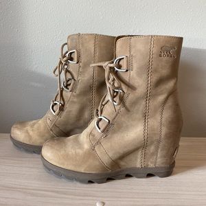 Joan of arctic Wedge ll Sorel boot, size 8